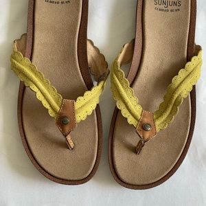 G.H. Bass & Co. Sunjuns Scalloped Leather Thong Sandals 8 M